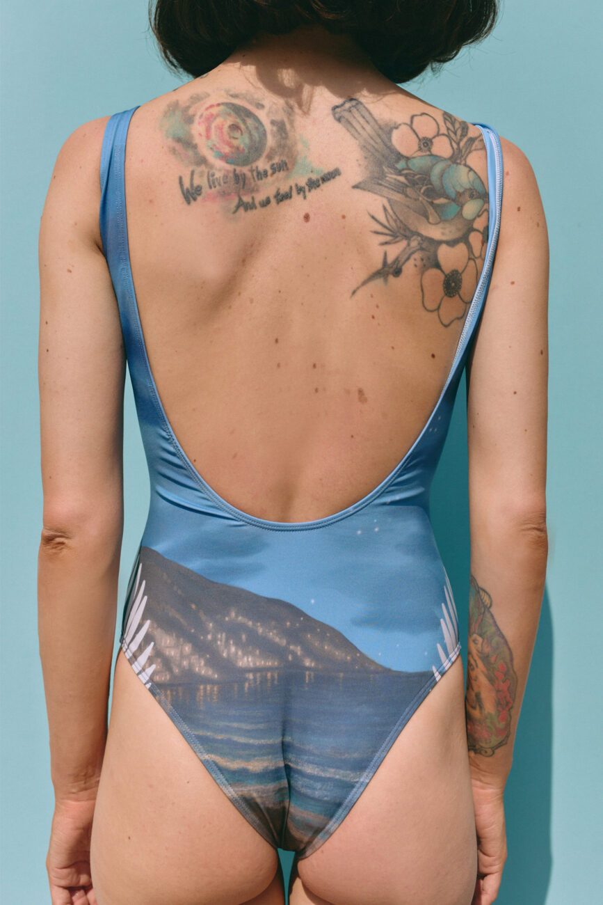 One-Piece Dream Dolphins - Imagen 3